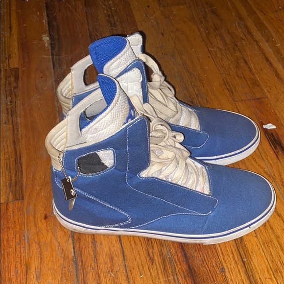 Used - Picture 2 of 3